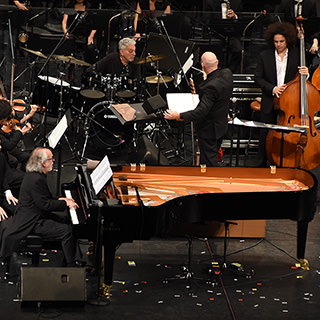 ボブ・ジェームス ＆ 東京フィルハーモニー交響楽団 “WORLD PREMIERE OF THE PIANO CONCERTO BY BOB JAMES” 指揮者 : ケヴィン・ローズ featuring スティーヴ・ガッド､ カリートス・デル・プエルト special guest 渡辺香津美