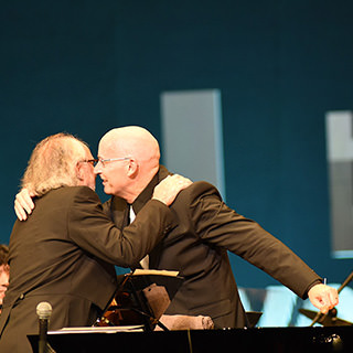 ボブ・ジェームス ＆ 東京フィルハーモニー交響楽団 “WORLD PREMIERE OF THE PIANO CONCERTO BY BOB JAMES” 指揮者 : ケヴィン・ローズ featuring スティーヴ・ガッド､ カリートス・デル・プエルト special guest 渡辺香津美