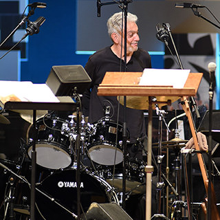 ボブ・ジェームス ＆ 東京フィルハーモニー交響楽団 “WORLD PREMIERE OF THE PIANO CONCERTO BY BOB JAMES” 指揮者 : ケヴィン・ローズ featuring スティーヴ・ガッド､ カリートス・デル・プエルト special guest 渡辺香津美