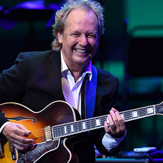 リー・リトナー Guest: TOKYO JAZZ HORNS（市原ひかり、小林香織、駒野逸美、浜崎航、宮本大路）